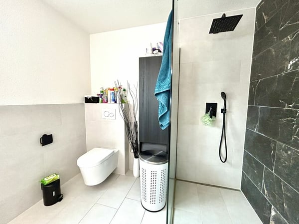 Stilvoll wohnen in ruhiger Umgebung! Modernisiertes 1.5-Zimmer Reiheneinfamilienhaus 18