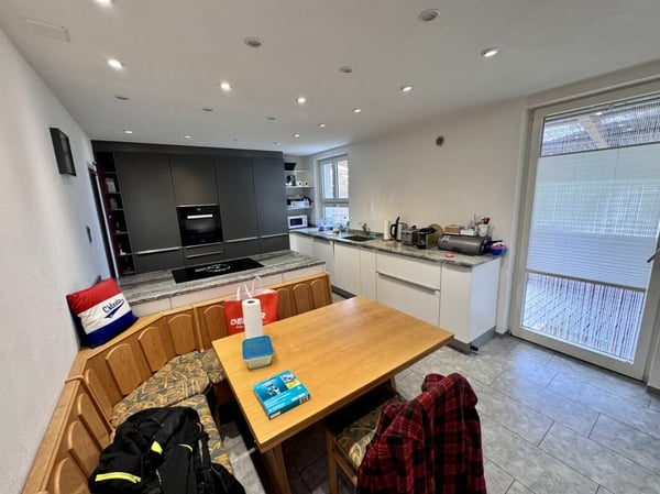 Platz für Familie, Tiere und Visionen! Vielseitiges Mehrfamilienhaus in Weiach 9