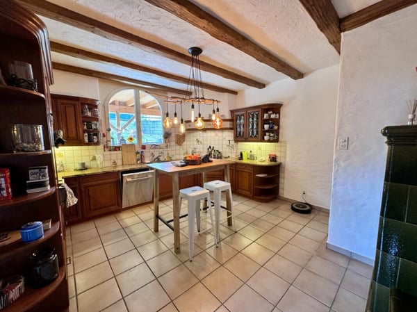 Platz für Familie, Tiere und Visionen! Vielseitiges Mehrfamilienhaus in Weiach 8