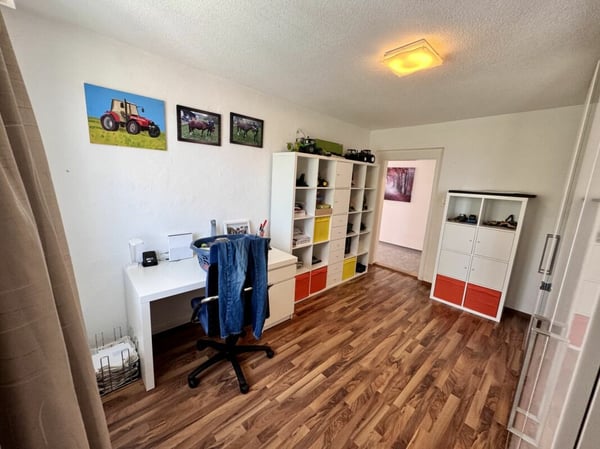 Platz für Familie, Tiere und Visionen! Vielseitiges Mehrfamilienhaus in Weiach 10