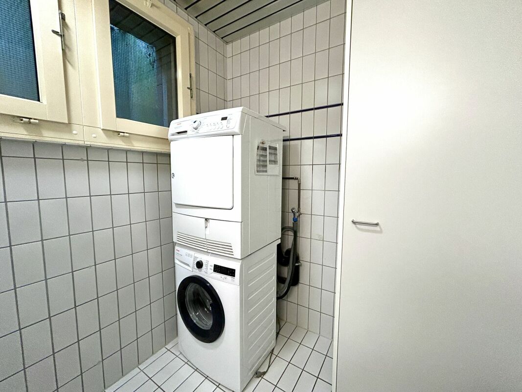 Maison d'habitation et de commerce au sous-sol avec un potentiel d'utilisation polyvalent copie