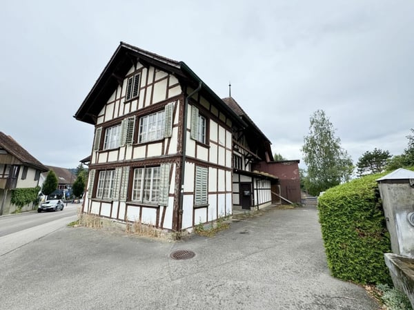 Vielfältige Möglichkeiten: Mehrfamilienhaus mit Platz für Ihre Visionen! 1