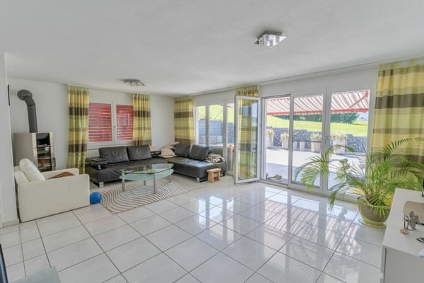 Familienfreundliches 1.5 Zimmer Haus mit Weitsicht und Garten 3