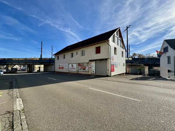 Attraktives Wohn- und Geschäftshaus an zentraler Lage in Augst 1