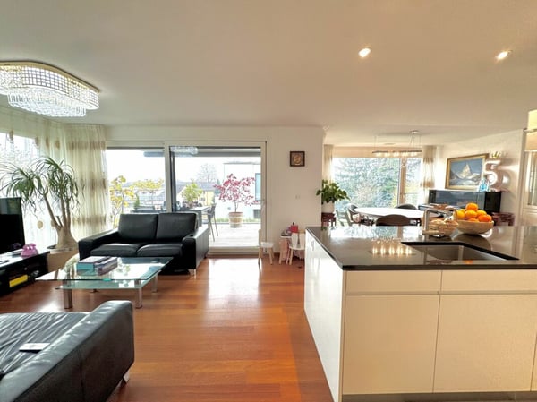 Exklusive 1.5 Zimmerwohnung an privilegierter Lage in Zürich Höngg 7