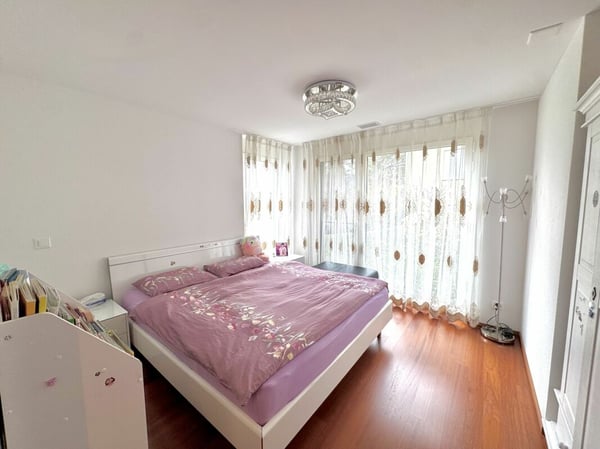 Exklusive 1.5 Zimmerwohnung an privilegierter Lage in Zürich Höngg 12