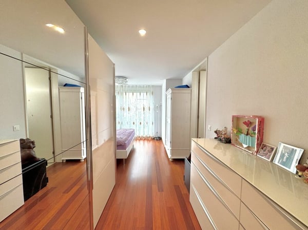 Exklusive 1.5 Zimmerwohnung an privilegierter Lage in Zürich Höngg 11