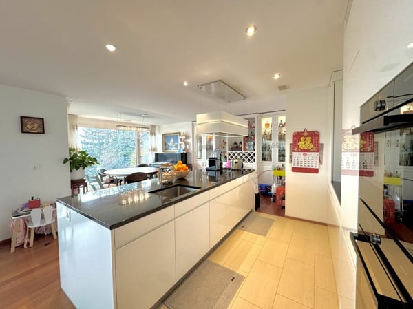 Exklusive 1.5 Zimmerwohnung an privilegierter Lage in Zürich Höngg 9