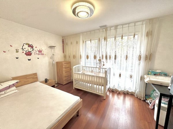 Exklusive 1.5 Zimmerwohnung an privilegierter Lage in Zürich Höngg 13