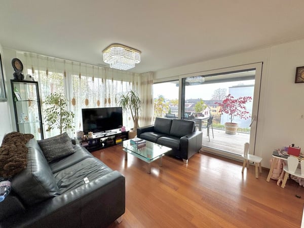 Exklusive 1.5 Zimmerwohnung an privilegierter Lage in Zürich Höngg 8