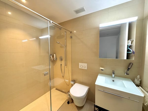 Exklusive 1.5 Zimmerwohnung an privilegierter Lage in Zürich Höngg 15