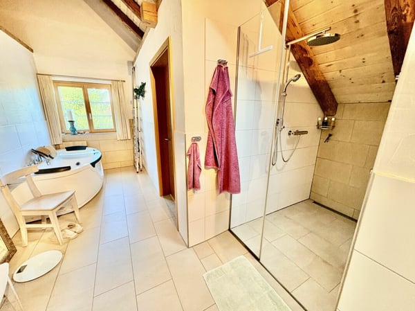 Modernes Mehrfamilienhaus mit 360 m² Wohnfläche und unverbaubarer Weitsicht 12