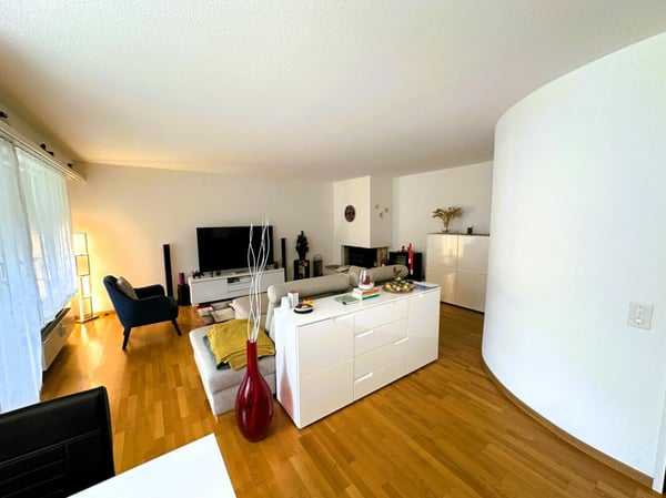 Ihr Platz zum Aufblühen! 1.5-Zimmer Wohnung mit Cheminée & Spielplatz 4