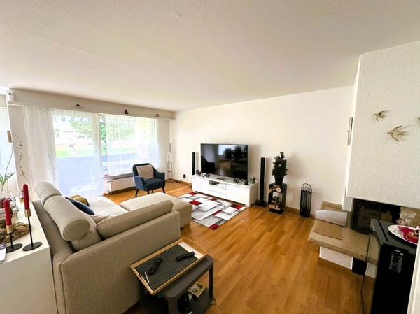 Ihr Platz zum Aufblühen! 1.5-Zimmer Wohnung mit Cheminée & Spielplatz 3