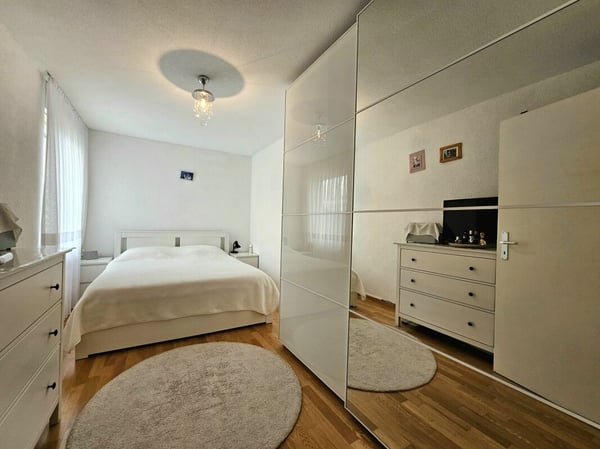 Top gepflegte und lichtdurchflutete 1.5-Zimmer-Wohnung mit Balkon und Weitsicht 12