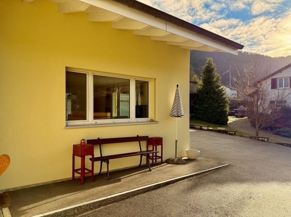 Wohnen im Grünen: Charmantes 1.5 ZImmer Einfamilienhaus mit grossem Grundstück 17
