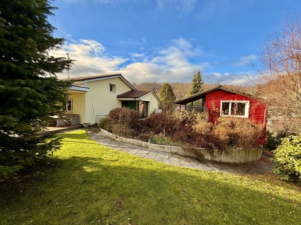 Wohnen im Grünen: Charmantes 1.5 ZImmer Einfamilienhaus mit grossem Grundstück 3