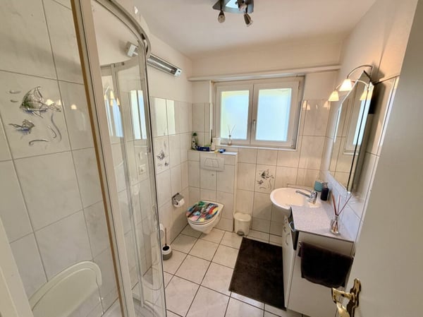 Wohnen im Grünen: Charmantes 1.5 ZImmer Einfamilienhaus mit grossem Grundstück 15