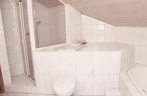 Investmentchance: Mehrfamilienhaus mit Entwicklungsmöglichkeiten! 12