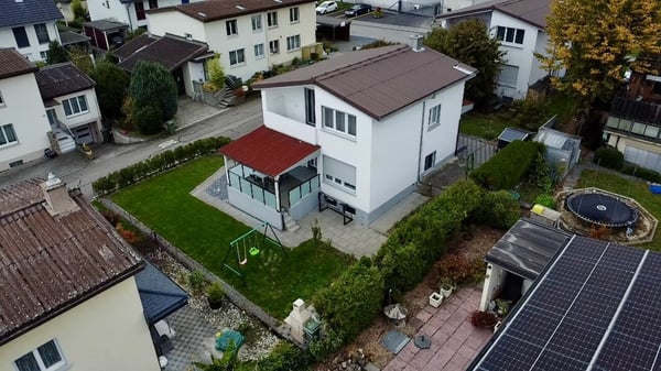 Einziehen & aufblühen - saniertes EFH mit Garten in ruhigem Quartier 3