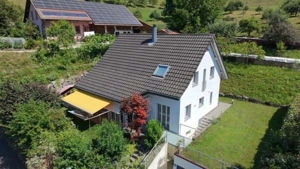 1.5 Zimmer Einfamilienhaus mit viel Platz für die ganze Familie 1