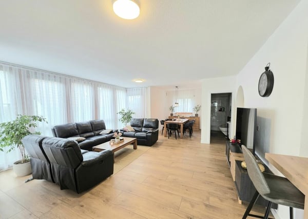 Platz für die ganze Familie! Charmantes Haus mit Garten in Dällikon 6