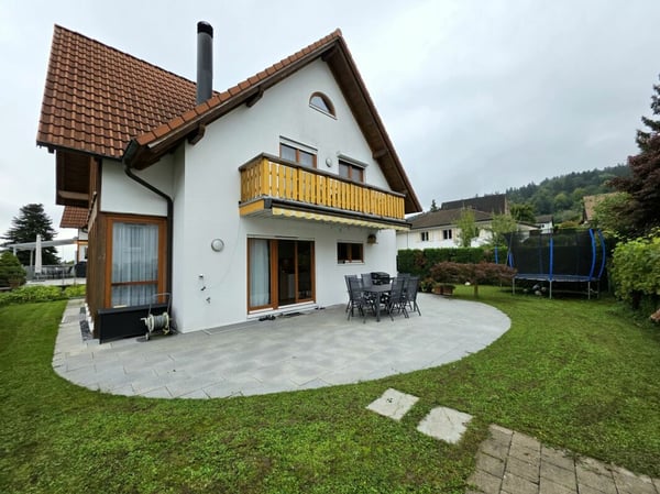 Platz für die ganze Familie! Charmantes Haus mit Garten in Dällikon 4