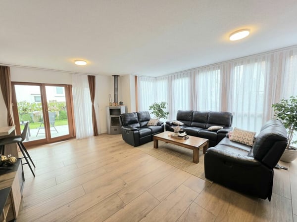 Platz für die ganze Familie! Charmantes Haus mit Garten in Dällikon 5