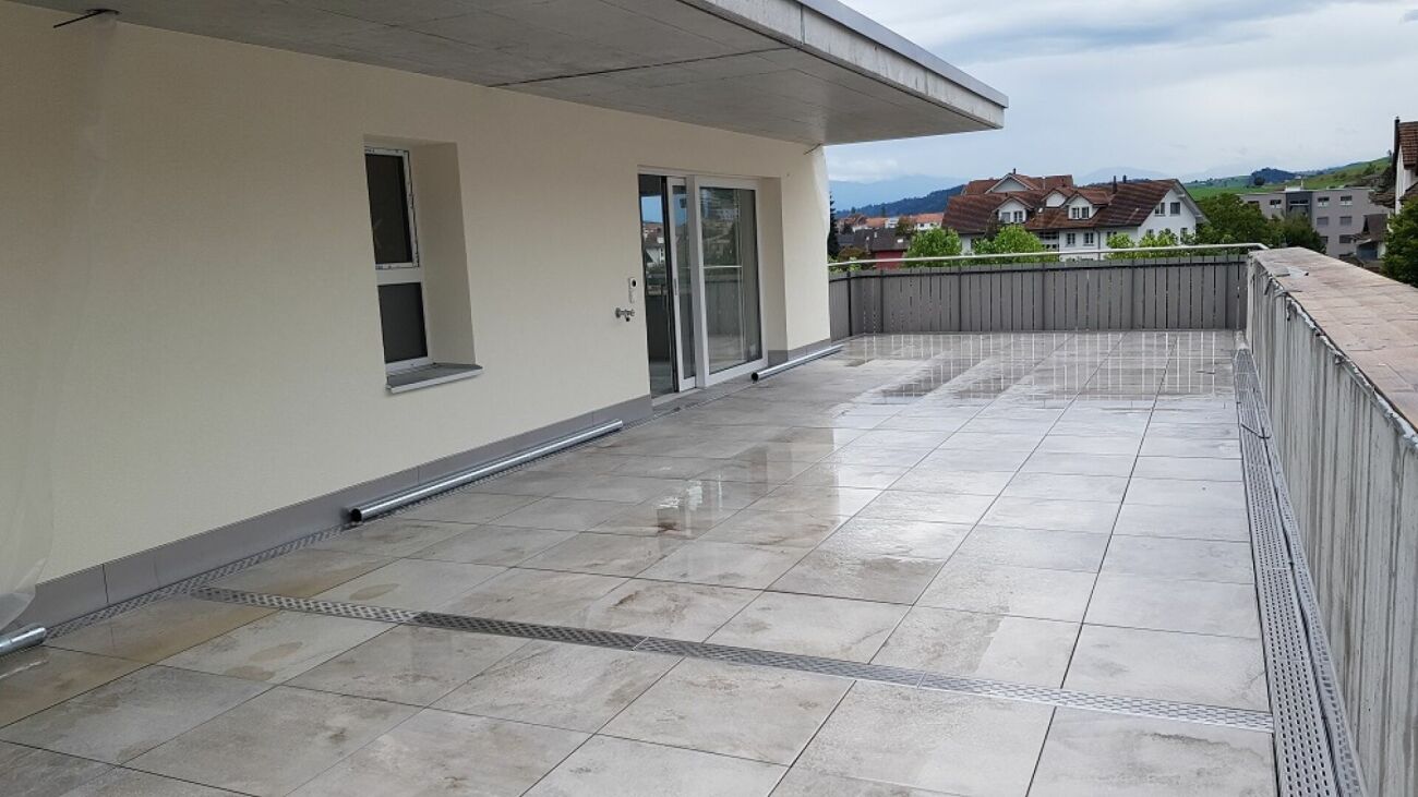 Appartamento attico esclusivo con grande terrazza e vista panoramica a Schötz