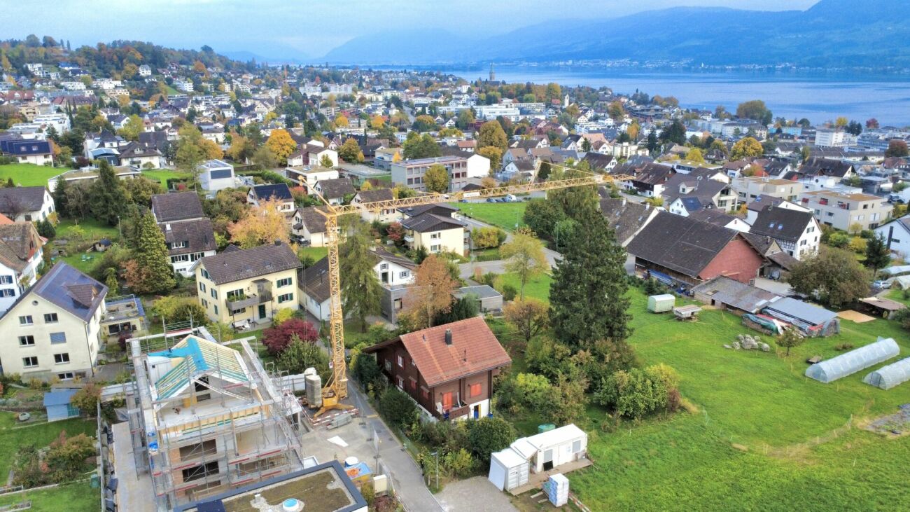 Neubau Perle in Stäfa: Zwei Wohneinheiten, Garten, Dachterrassen & Seesicht