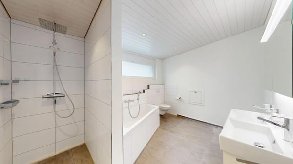 Grosszügiges Einfamilienhaus mit Garten, Balkon und hochwertiger Ausstattung 9