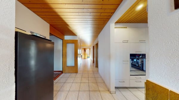 Exklusives 8-Zimmer-Einfamilienhaus mit Einliegerwohnung, grossem Garten und Werkstattgarage in ländlicher Lage 7