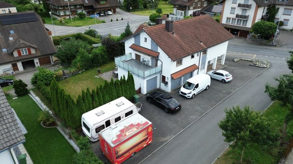 Exklusives 8-Zimmer-Einfamilienhaus mit Einliegerwohnung, grossem Garten und Werkstattgarage in ländlicher Lage 4