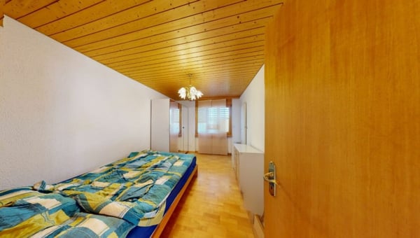 Exklusives 8-Zimmer-Einfamilienhaus mit Einliegerwohnung, grossem Garten und Werkstattgarage in ländlicher Lage 8