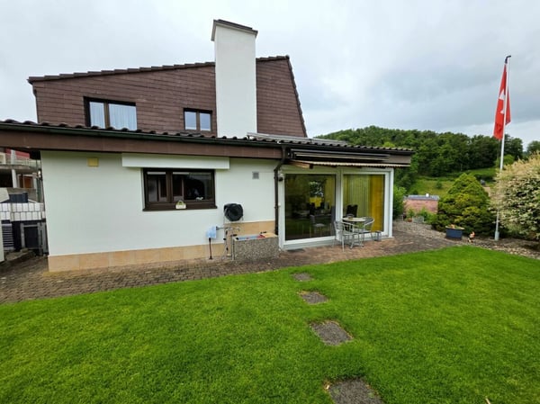 Familienglück mit Wintergarten, Cheminée und grossem Garten 2
