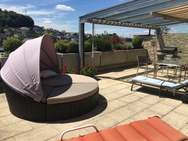 Wohnen mit Aussicht - lichtdurchflutete Terrassenwohnung mit Pool & Sauna in Zeiningen 1