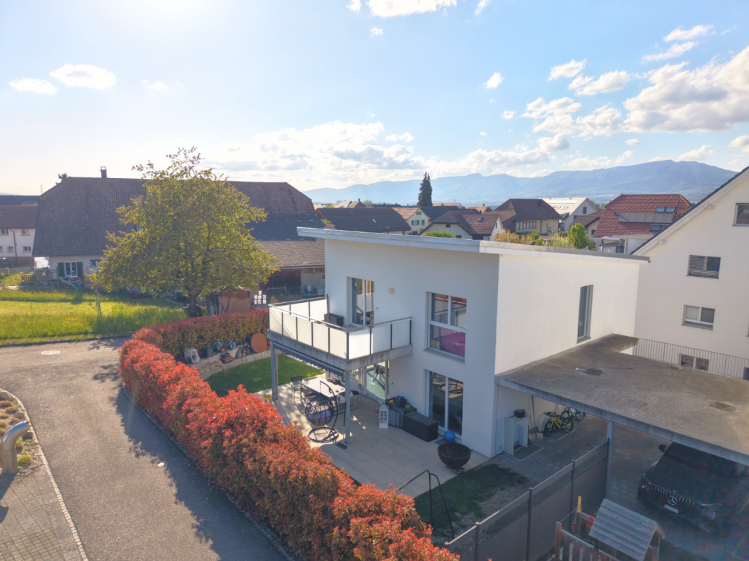 Grosszügiges Einfamilienhaus mit Garten, Balkon und hochwertiger Ausstattung