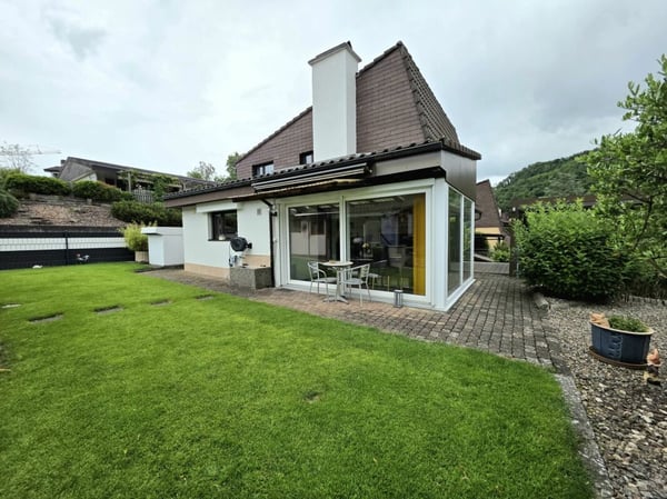 Familienglück mit Wintergarten, Cheminée und grossem Garten 1
