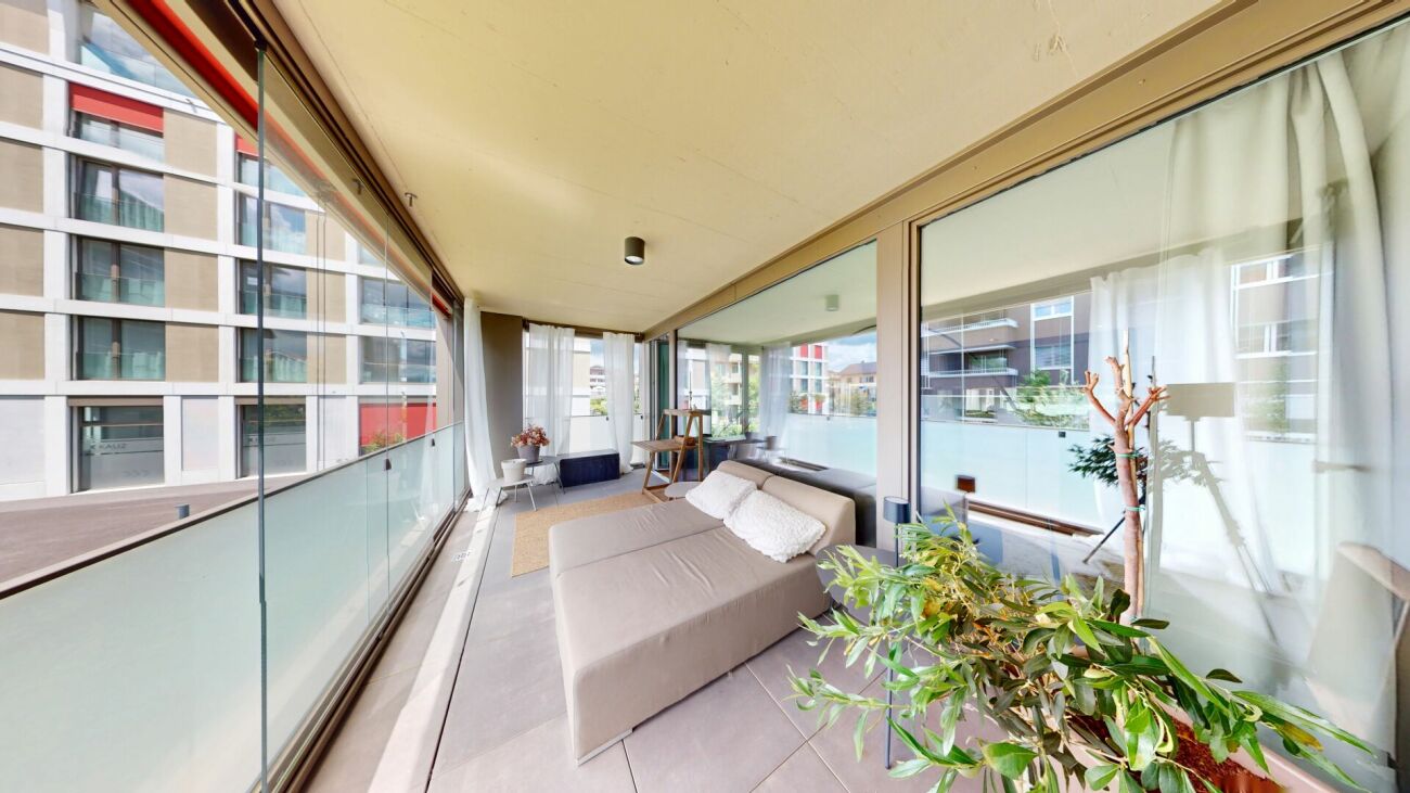 Luxuriöse 3.5-Zimmer Smart-Home-Wohnung mit Wintergarten-Balkon & E-Ladestation in Ballwil