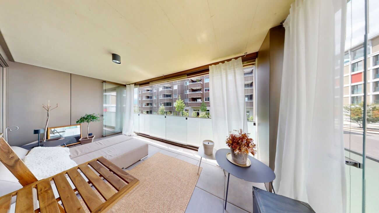 Luxuriöse 3.5-Zimmer Smart-Home-Wohnung mit Wintergarten-Balkon & E-Ladestation in Ballwil
