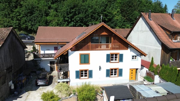 Mehrfamilienhaus mit 4 Wohnungen, umfassend renoviert & attraktive Wohnlage in Seewen 2