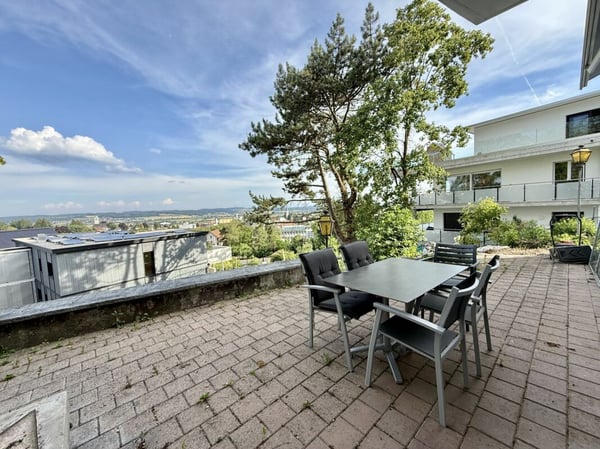 Modernisiertes 5.5-Zimmer EFH mit Pool und Panoramasicht 18
