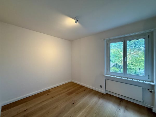 Modernisiertes 5.5-Zimmer EFH mit Pool und Panoramasicht 12