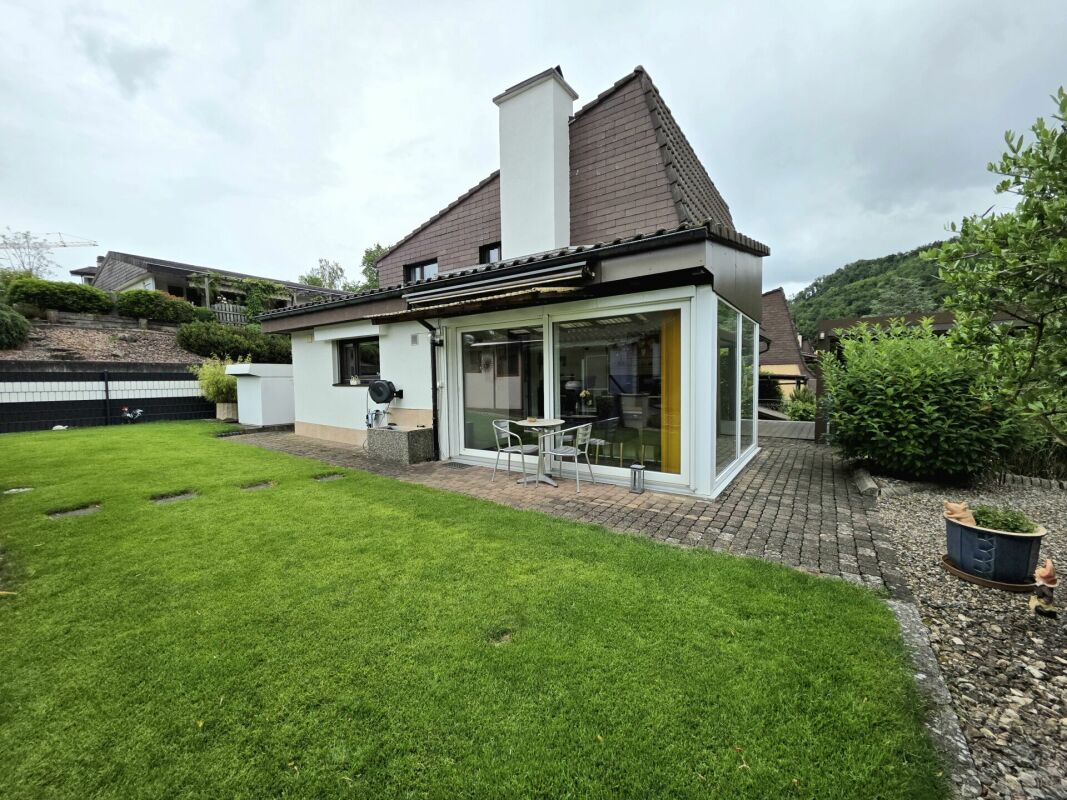 Familienglück mit Wintergarten, Cheminée und grossem Garten