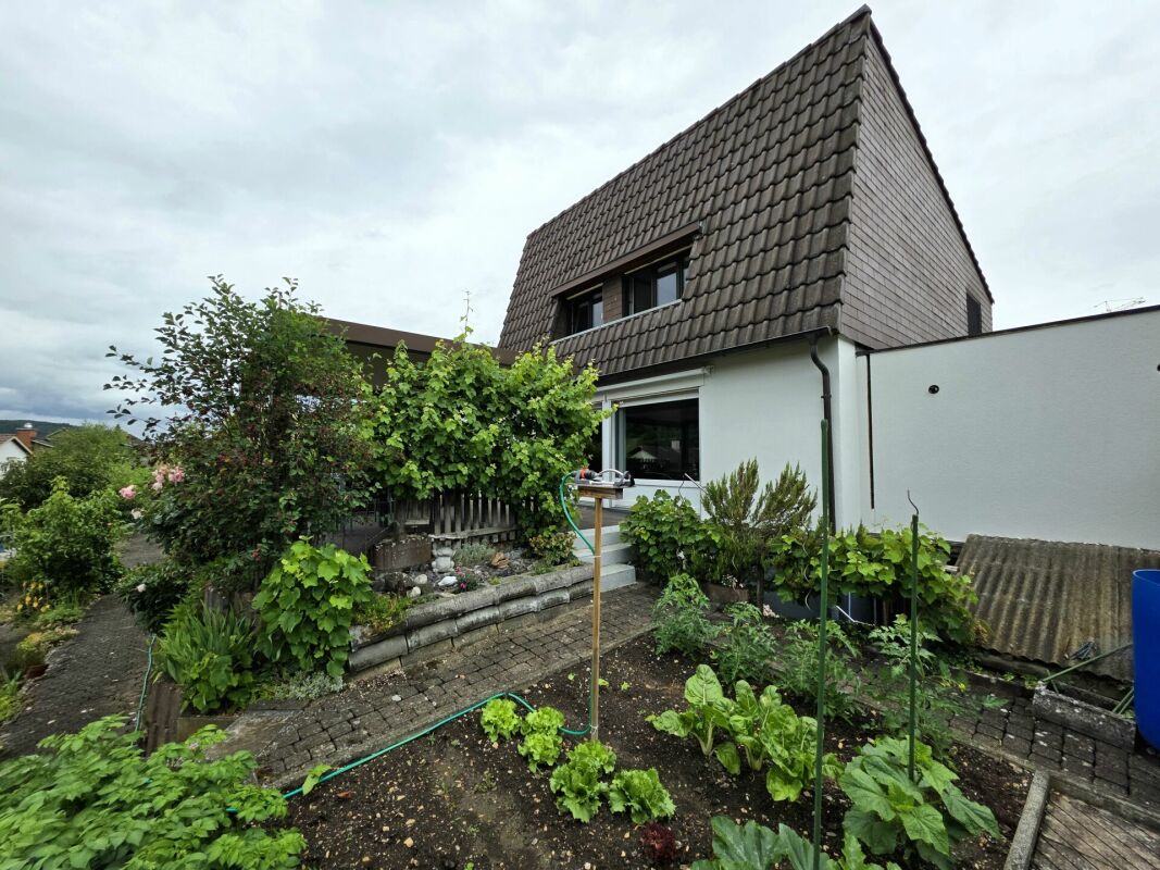 Familienglück mit Wintergarten, Cheminée und grossem Garten