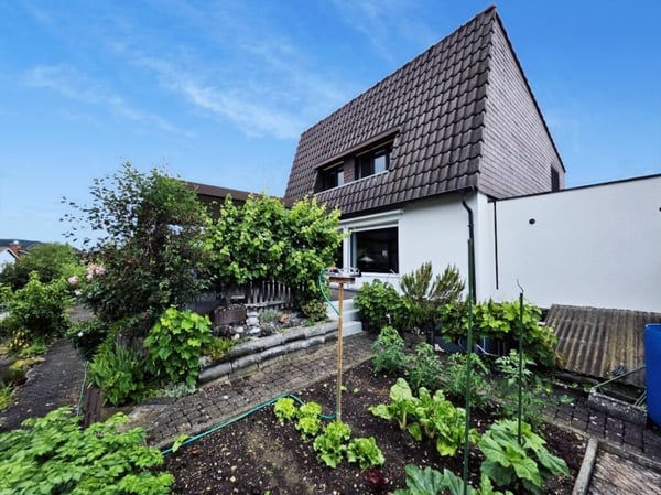 Familienglück mit Wintergarten, Cheminée und grossem Garten 4
