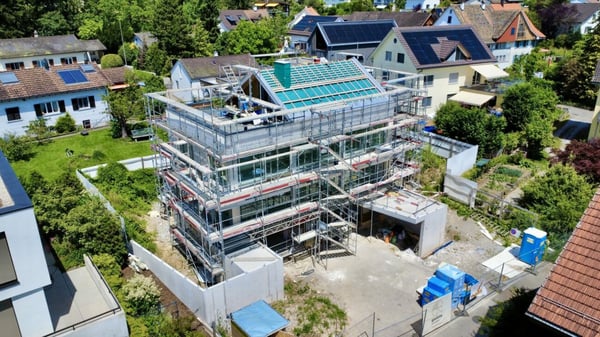Neubau Perle in Stäfa: Zwei Wohneinheiten, Garten, Dachterrassen & Seesicht 2