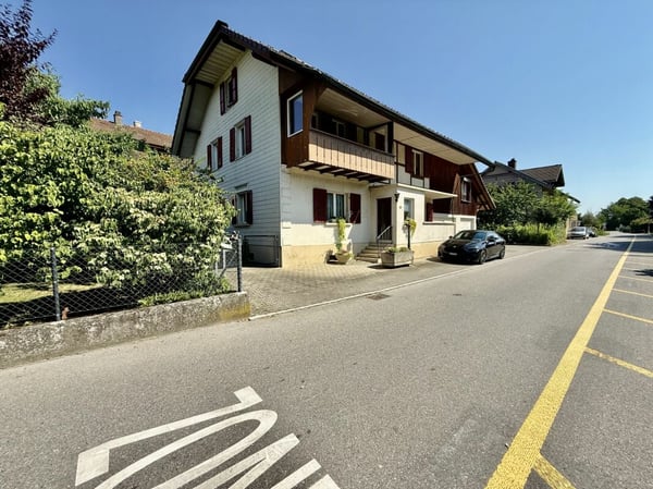 Wohnen, Arbeiten oder Investieren - Bauernhaus mit grossem Potenzial in Busswil 1
