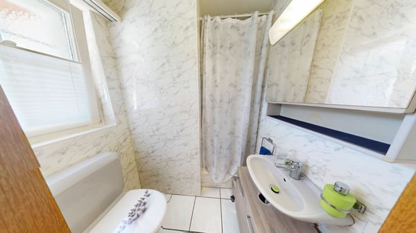 Charmantes 5.5-Zimmer Doppeleinfamilienhaus mit traumhaftem Garten & 3 Tiefgaragenparkplätzen in Wohlen AG 8