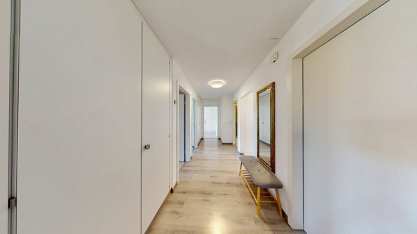 Exklusive 7.5-Zimmer-Wohnung in Greppen - Wohnen mit See- und Bergblick 8